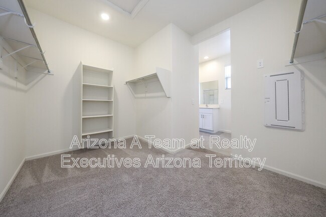 Building Photo - 4882 E Greenway Wash Dr
