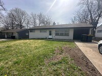 Building Photo - 4 bedroom 1 bath