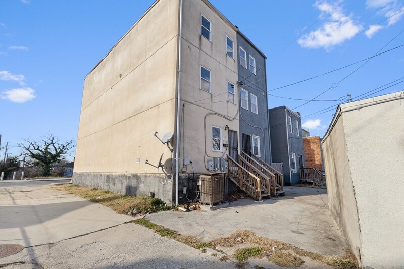 Building Photo - 1005 N Arlington Ave