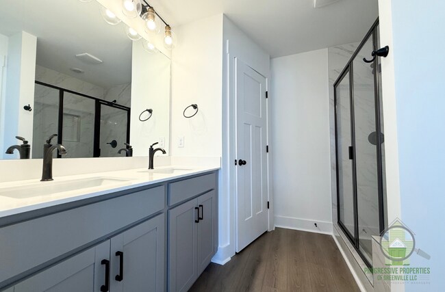 Building Photo - 525 Harebell Wy