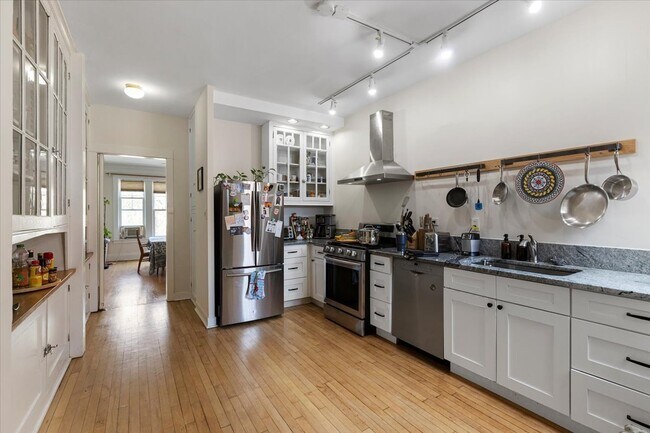 Building Photo - 5331 S Cornell Ave