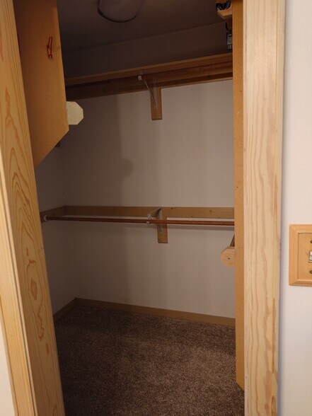 Building Photo - 2304 Merry Oaks Ct