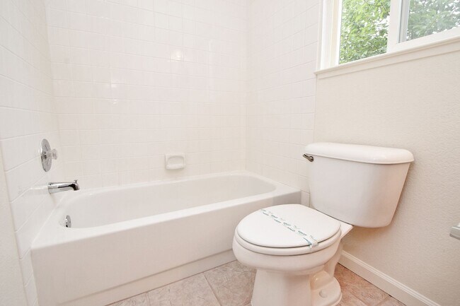 Building Photo - Caughlin Ranch Beauty Clean and Comfortable and Close to Shopping