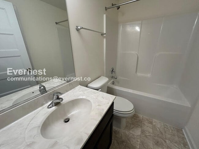 Building Photo - 102 Ridgeway St