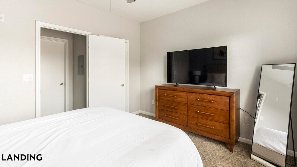 Building Photo - 9835 Fredericksburg Rd