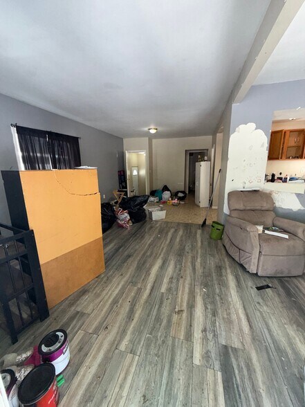 Building Photo - 1309 Barney Ave