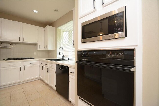 Building Photo - 5327 Willow Knoll Ct