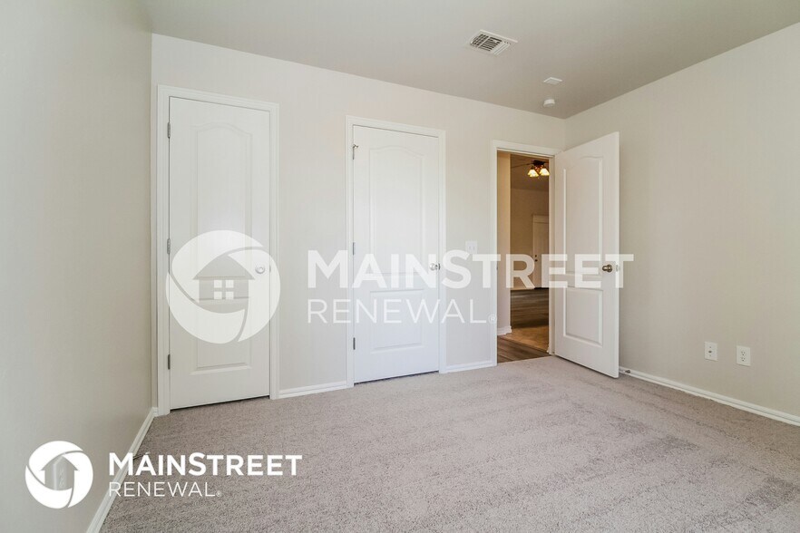 Building Photo - 2660 Clarke St