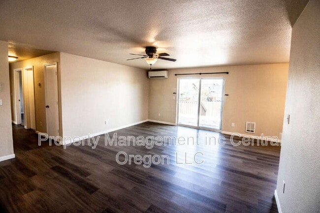 Building Photo - 2827 SW Pumice Ave