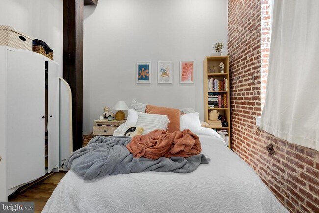 Building Photo - 2045 Trenton Ave