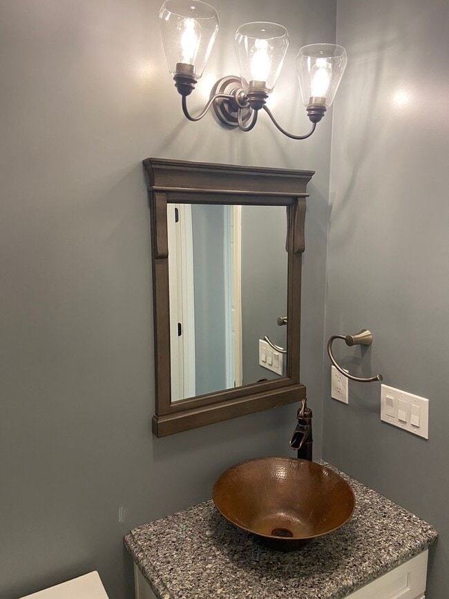 Building Photo - Beautifully remodeled 3 Bdrm+Master retrea...