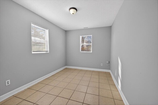 Building Photo - 2216-2216 Norden Ct