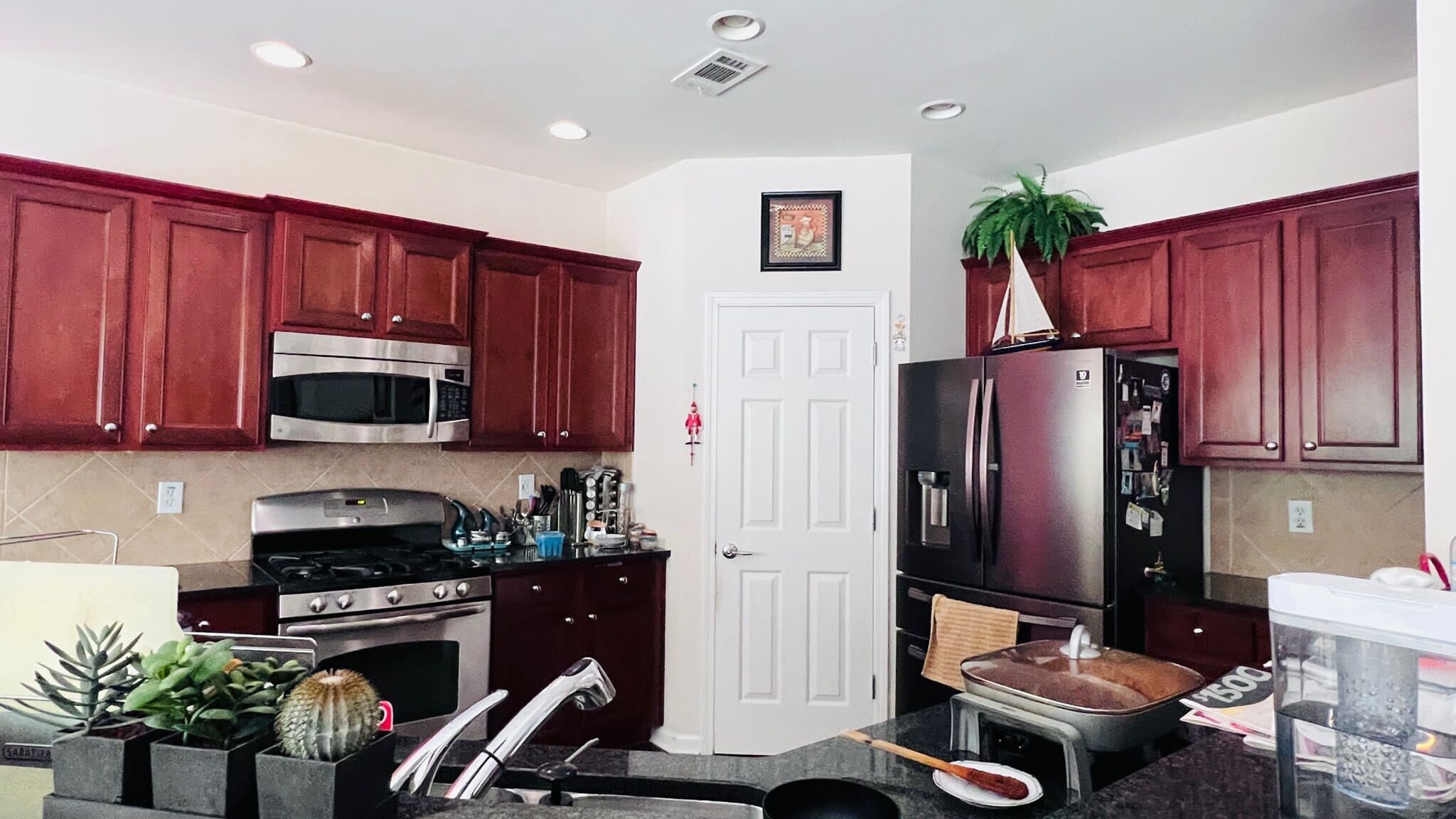 Building Photo - 725 Earlham Dr