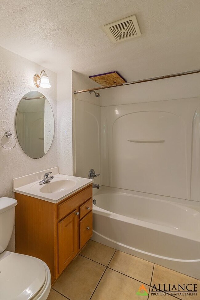 Building Photo - 1510 College Ave