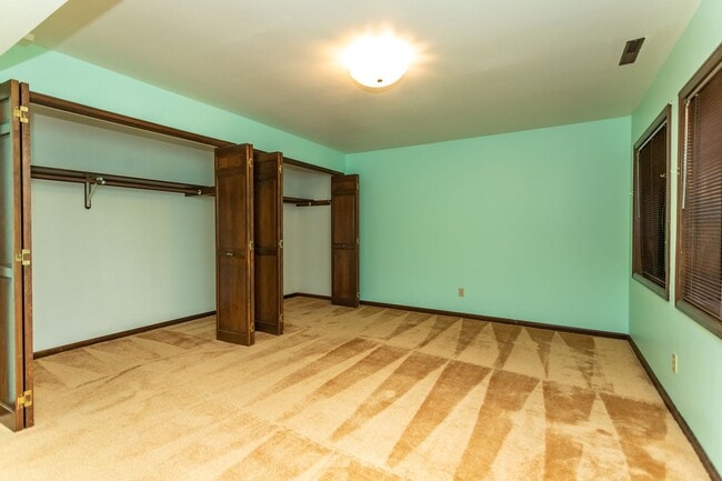 Building Photo - Charming home with Golf Course Views!!!