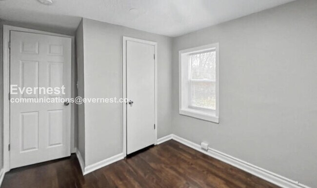 Building Photo - Spacious 3-Bedroom Home with Deck and Modern Appliances