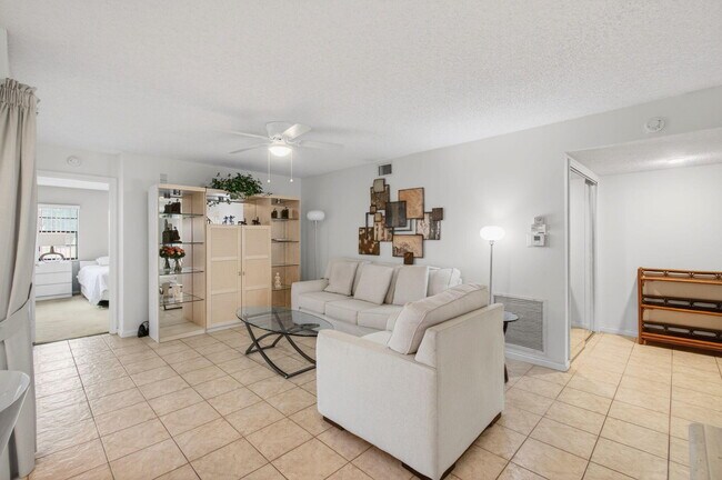 Building Photo - 5851 Parkwalk Dr