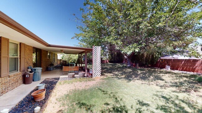 Building Photo - Fully Furnished 3 Bedroom Rental