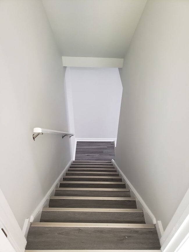 Building Photo - Very nice 3 Level in Fredericksburg!