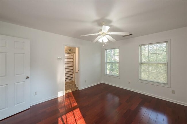 Building Photo - 1331 Memorial Dr SE