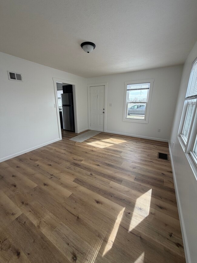 Building Photo - Fairoaks - 2 Bedroom