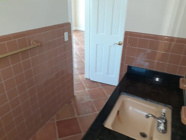 Building Photo - 223 SW 14th Pl