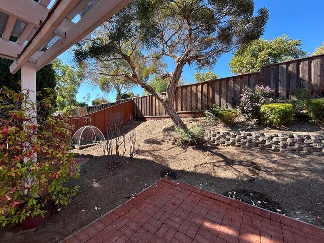 Building Photo - Beautiful Two-Story Home in Village Oaks, ...