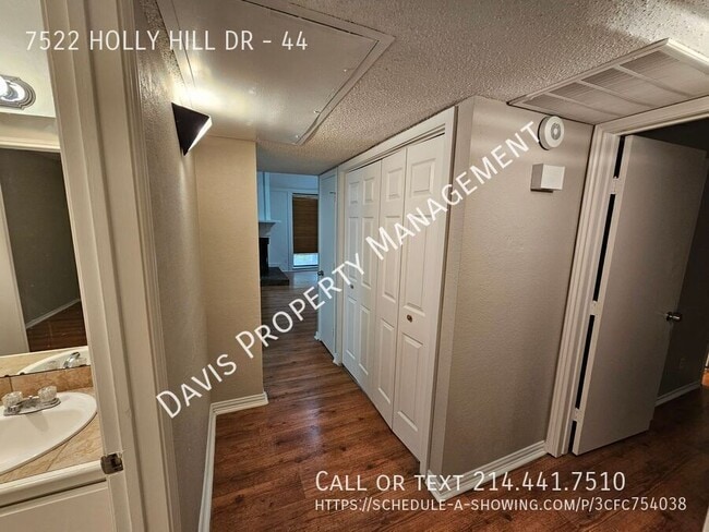 Building Photo - 7522 Holly Hill Dr