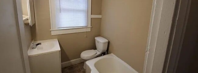 Building Photo - Remodeled 2-bed, 1 Bath in Irvington