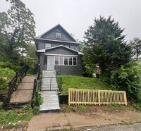 Building Photo - Spacious 5 Bedroom Bungalow in Historic No...