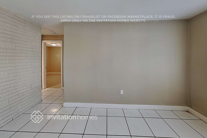Building Photo - 2401 Jamaica Dr