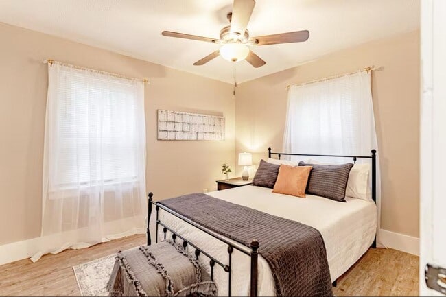 Building Photo - 906 North Main Street