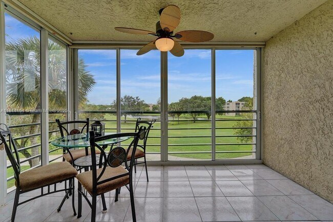 Building Photo - 1911 Sabal Palm Dr