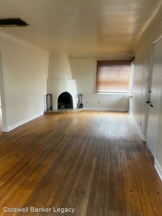 Building Photo - 3 br, 1 bath House - 222 Girard Blvd NE