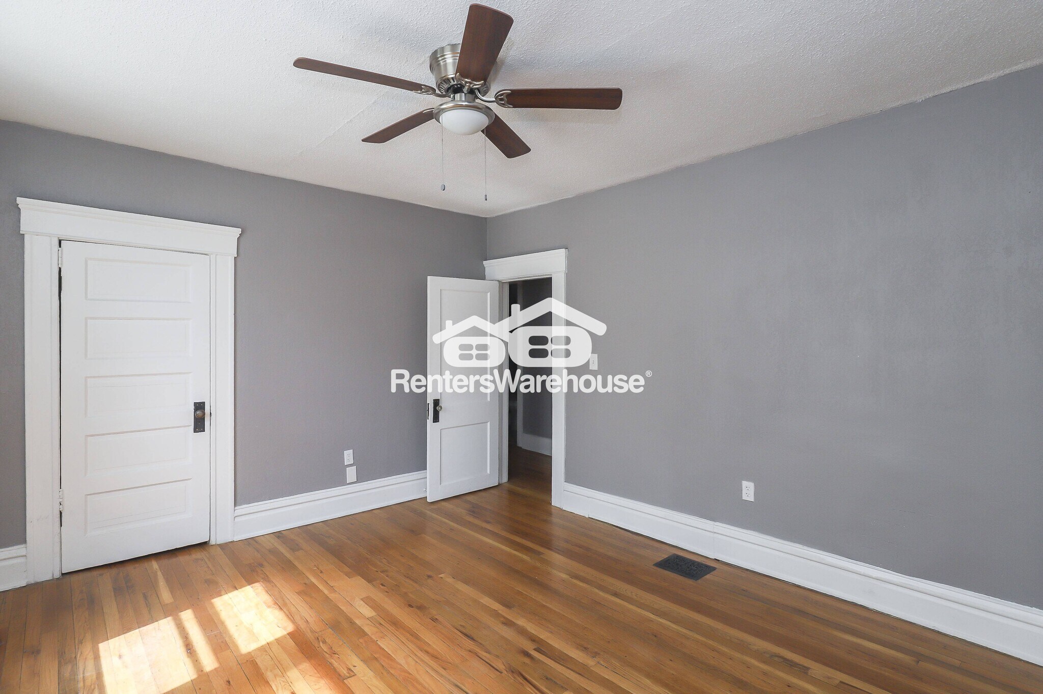 Building Photo - 4105 Oak St