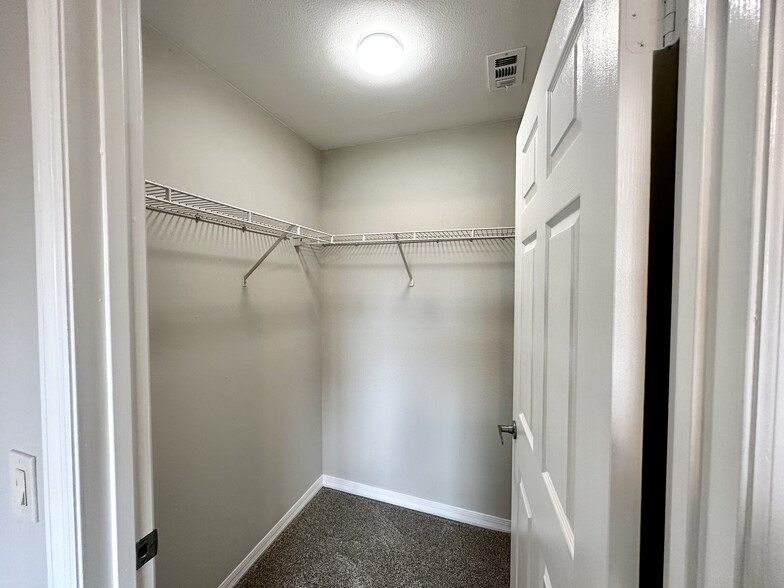 Building Photo - 4274 Calinda Ln