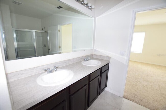 Building Photo - 946 Shady Tree Ln