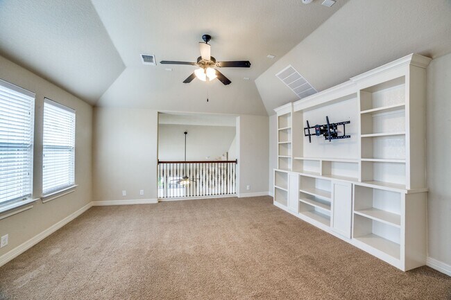 Building Photo - GORGEOUS 4-BEDROOM IN BELTERRA
