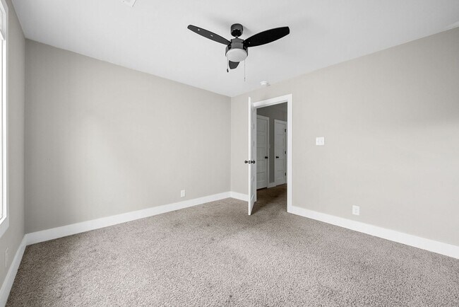 Building Photo - 4 Bedroom 2 1/2 Bath Home For Rent in Gate...