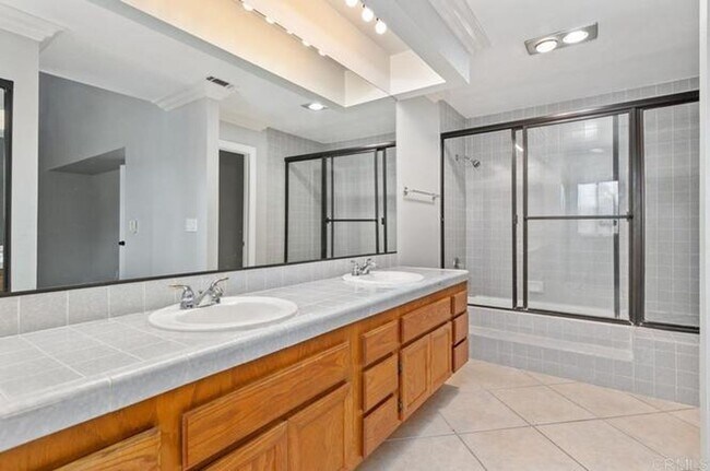 Building Photo - Fully Remodeled Gem in Bonita Villas