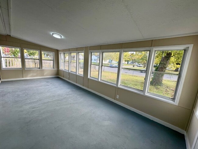 Building Photo - 6120 E 24th St