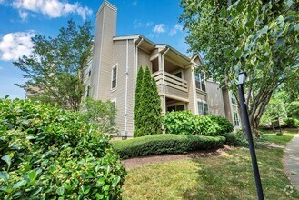 Building Photo - Rarely Available 2-Level, 2 Bed 2 Bath Upp...