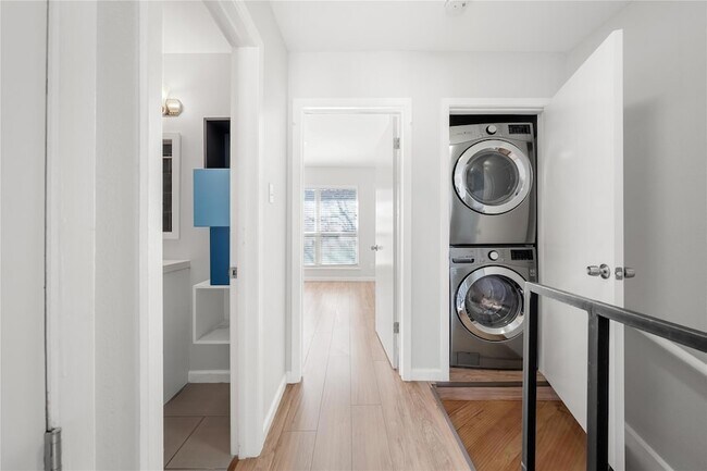 Building Photo - 3820 Southway Dr