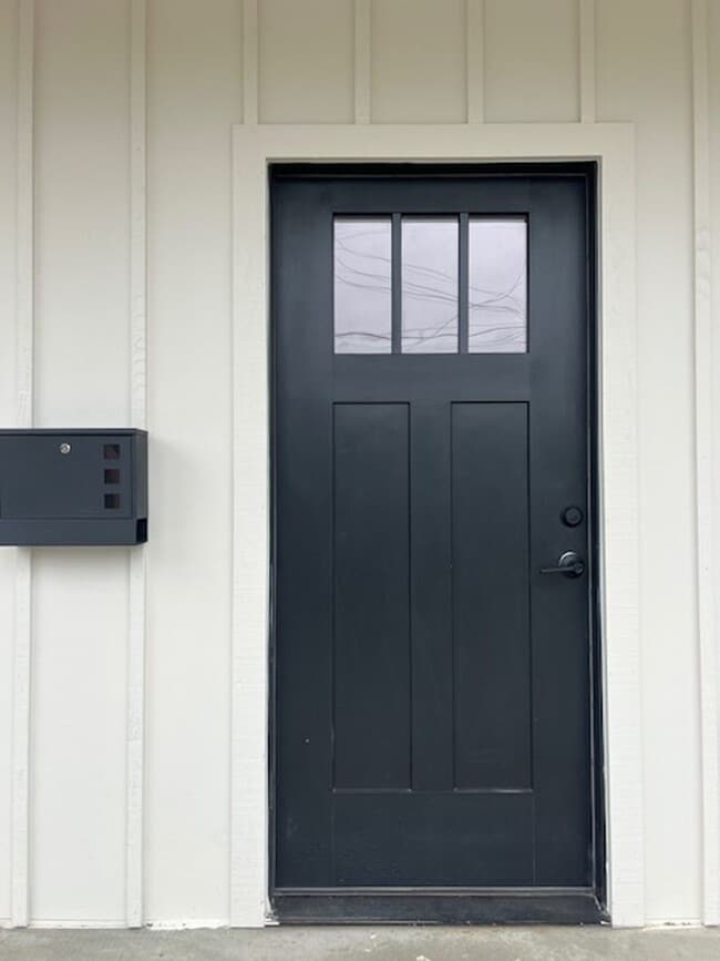 Building Photo - NEWER 3/2 Construction in Eureka! Beautifu...