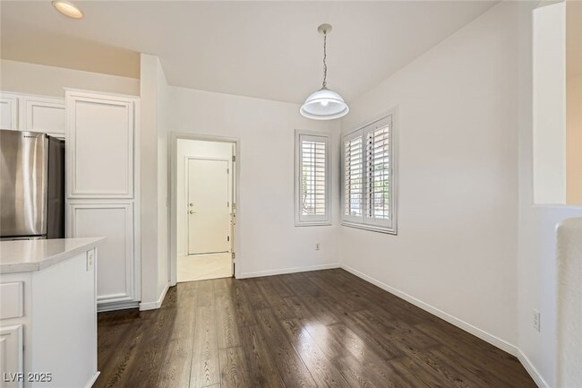 Building Photo - 2313 Fox Hills Dr