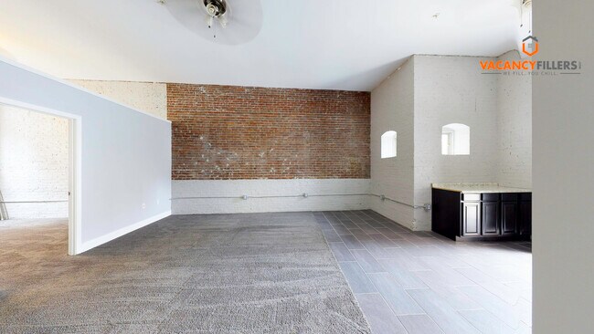Building Photo - 507 N Paca St