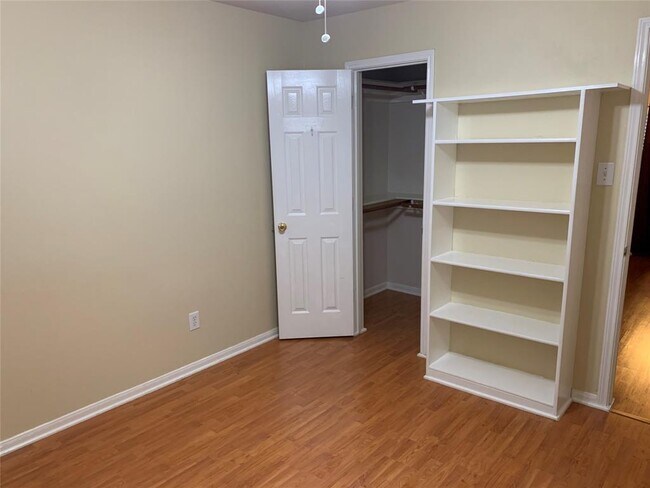 Building Photo - 2114 Winding Hollow Dr