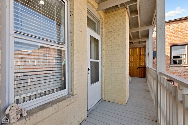 Building Photo - 107 1/2 Dean St