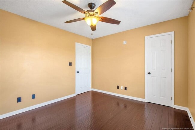 Building Photo - 425 Cityview Ln