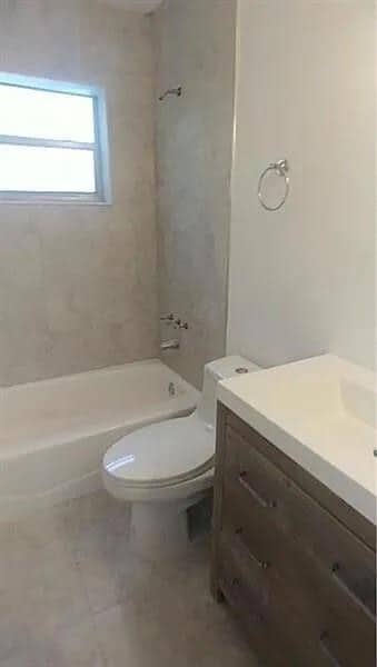 Building Photo - 2711 NW 16th Ct